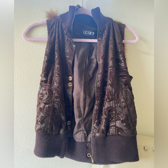 Sleeveless Jacket with fur hoodie - Picture 1 of 11